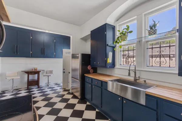 $299,900 | 2282 Central Avenue, Memphis, TN 38104