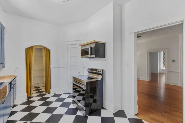 $299,900 | 2282 Central Avenue, Memphis, TN 38104