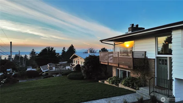 $1,139,000 | 242 Southwest 186th Street, Normandy Park, WA 98166