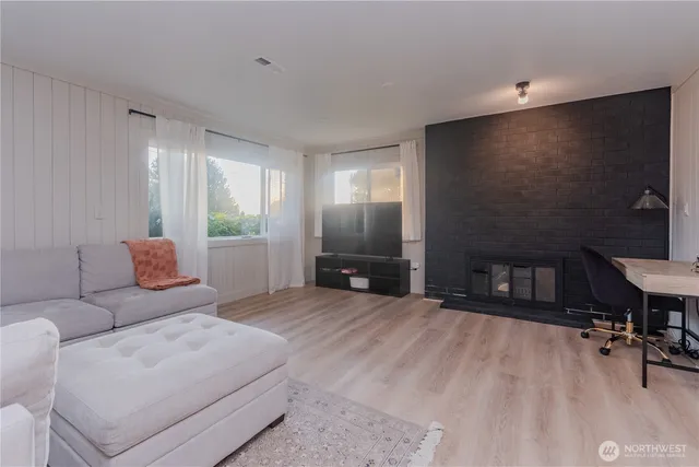 $1,139,000 | 242 Southwest 186th Street, Normandy Park, WA 98166