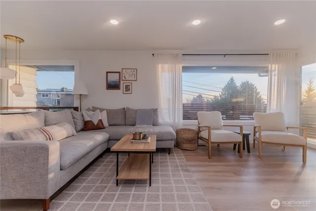 $1,139,000 | 242 Southwest 186th Street, Normandy Park, WA 98166