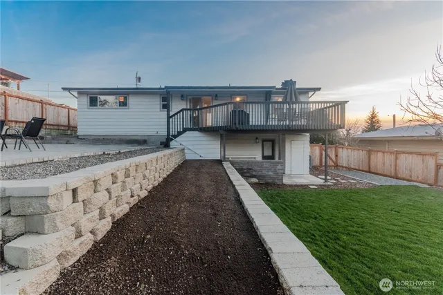 $1,139,000 | 242 Southwest 186th Street, Normandy Park, WA 98166