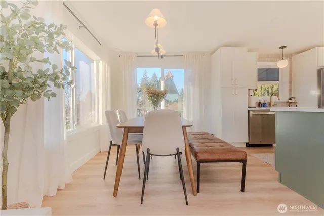 $1,139,000 | 242 Southwest 186th Street, Normandy Park, WA 98166