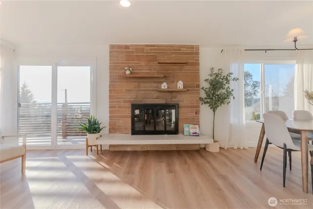 $1,139,000 | 242 Southwest 186th Street, Normandy Park, WA 98166