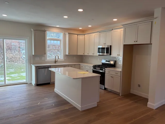 $560,000 | 4 C Dearborn Circle, Goffstown, NH 03045