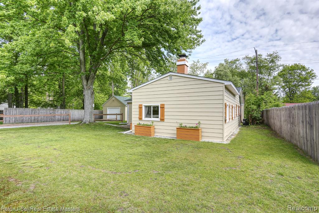 3820 Pine Road Fort Gratiot, MI 48059 - Photo 3 of 39 Gallery Image 3