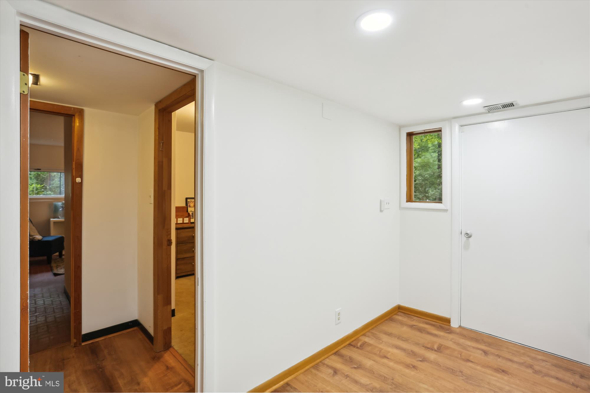 12211 Brookhaven Drive Silver Spring, MD 20902 - Photo 42 of 54 Foyer Entry