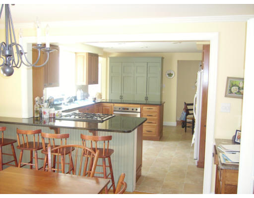 4 Atherton Road Winchester, MA 01890 - Photo 8 of 18 Gallery Image 8