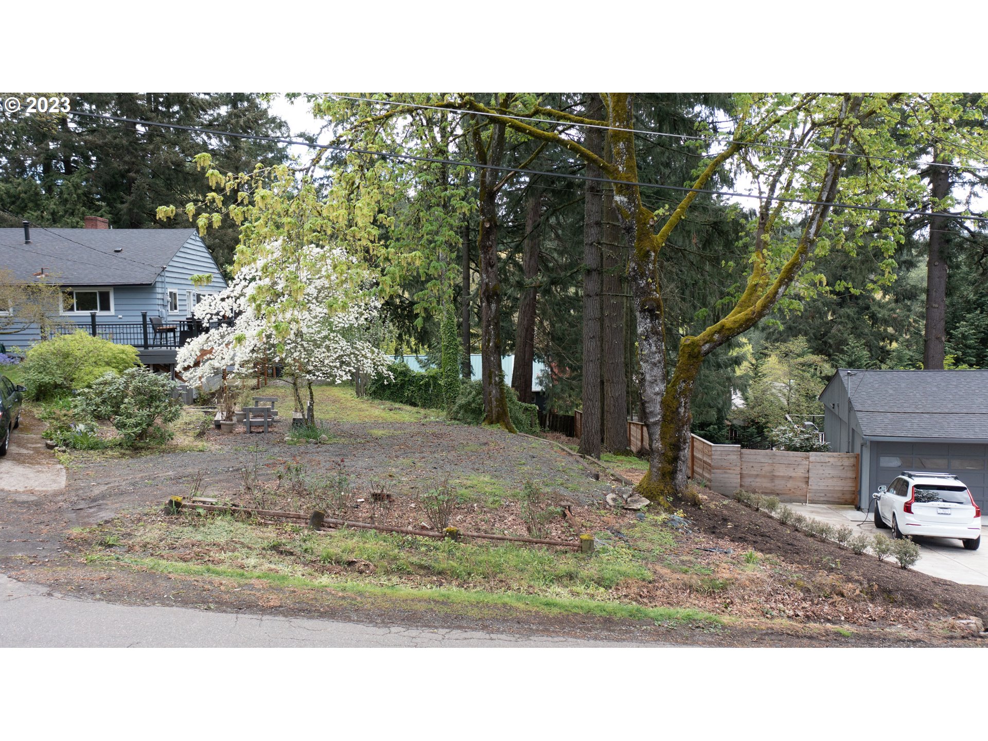 10200 Southwest 61st Avenue, Unit P2 Portland, OR 97219 - Photo 11 of 12 a black and white photo of a house