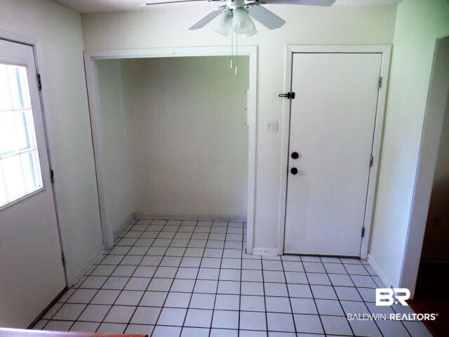 204 West Sycamore Avenue Foley, AL 36535 - Photo 3 of 11 Dining area with tile. Light and comfy!
