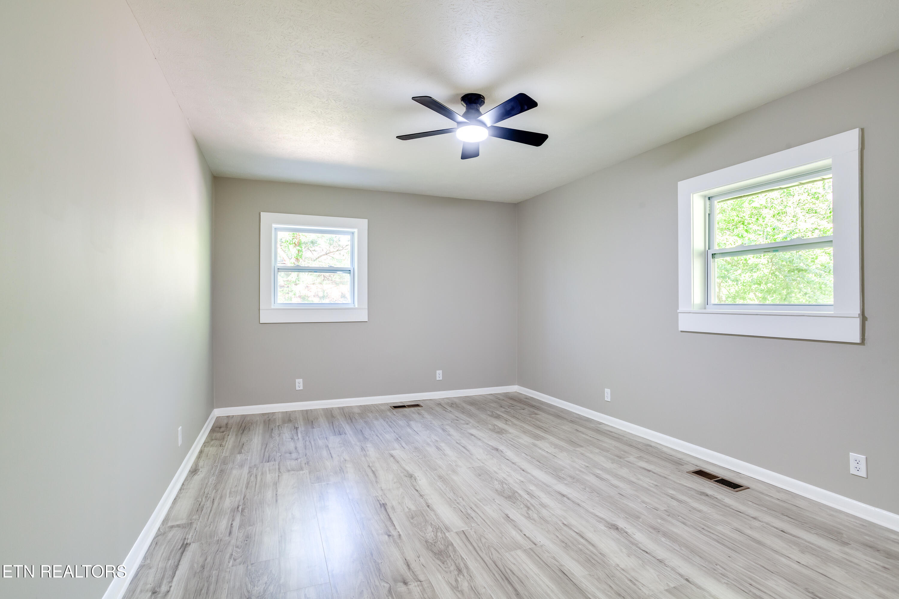 114 West Maiden Lane Oak Ridge, TN 37830 - Photo 20 of 38 025260421-1-114WMaidenLnOakridgeTn-SMALL