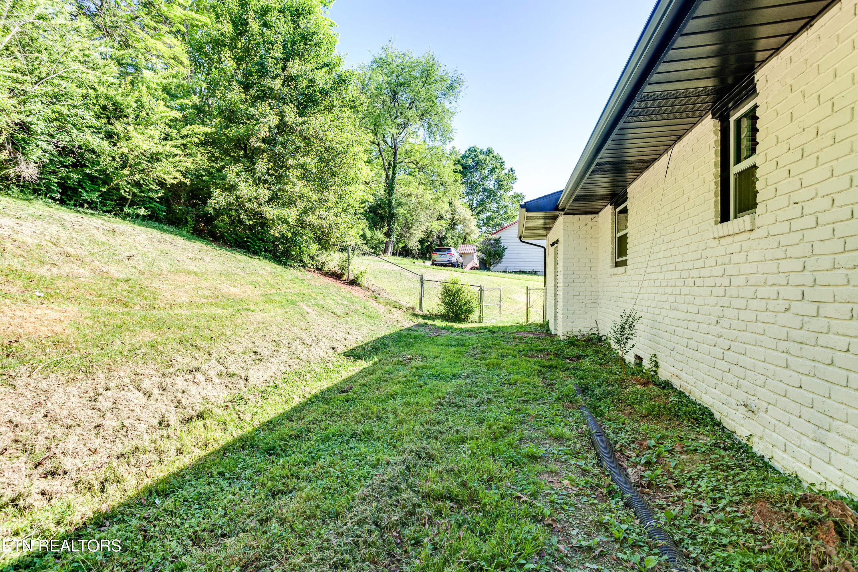 114 West Maiden Lane Oak Ridge, TN 37830 - Photo 33 of 38 040260421-1-114WMaidenLnOakridgeTn-SMALL