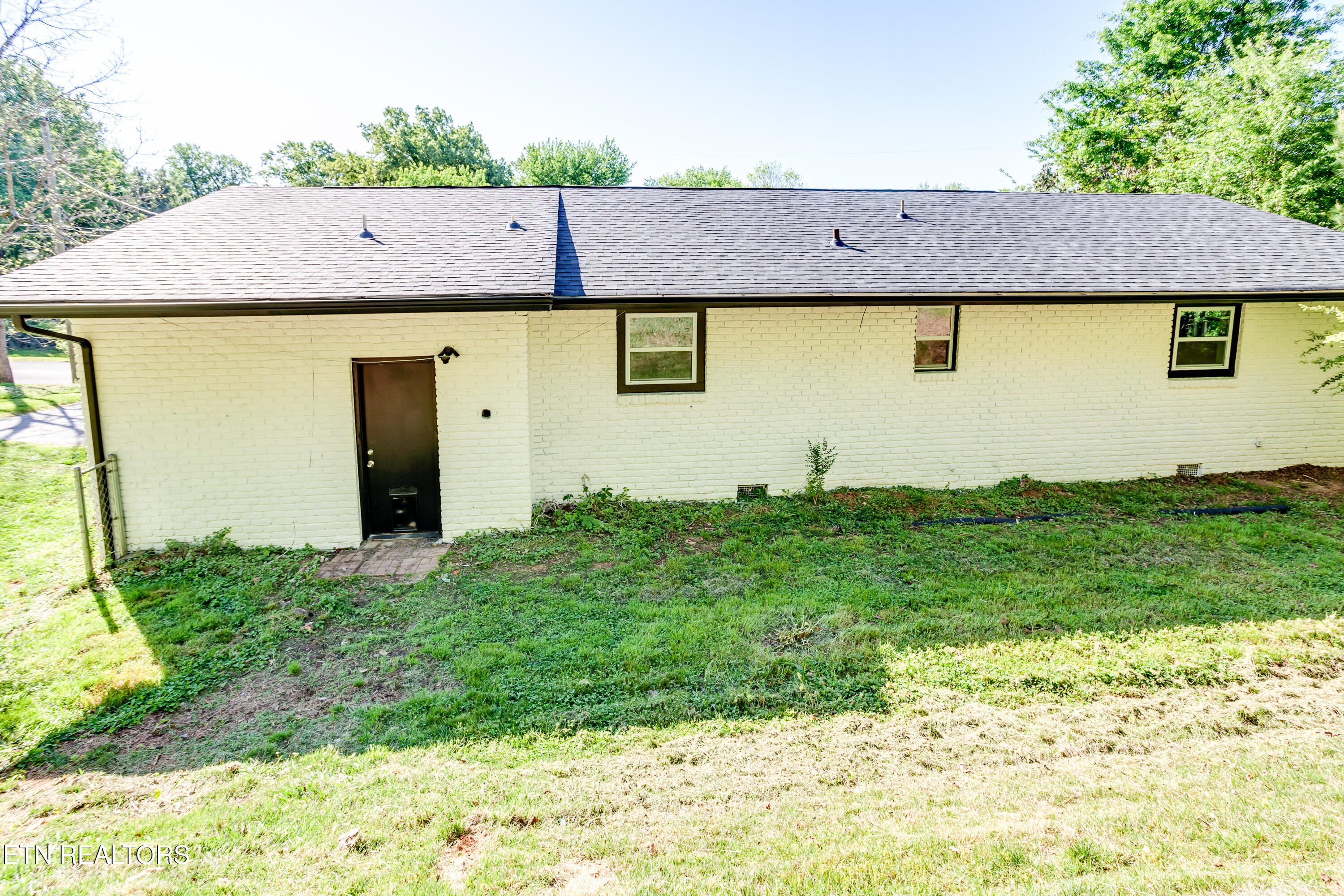 114 West Maiden Lane Oak Ridge, TN 37830 - Photo 34 of 38 041260421-1-114WMaidenLnOakridgeTn-SMALL