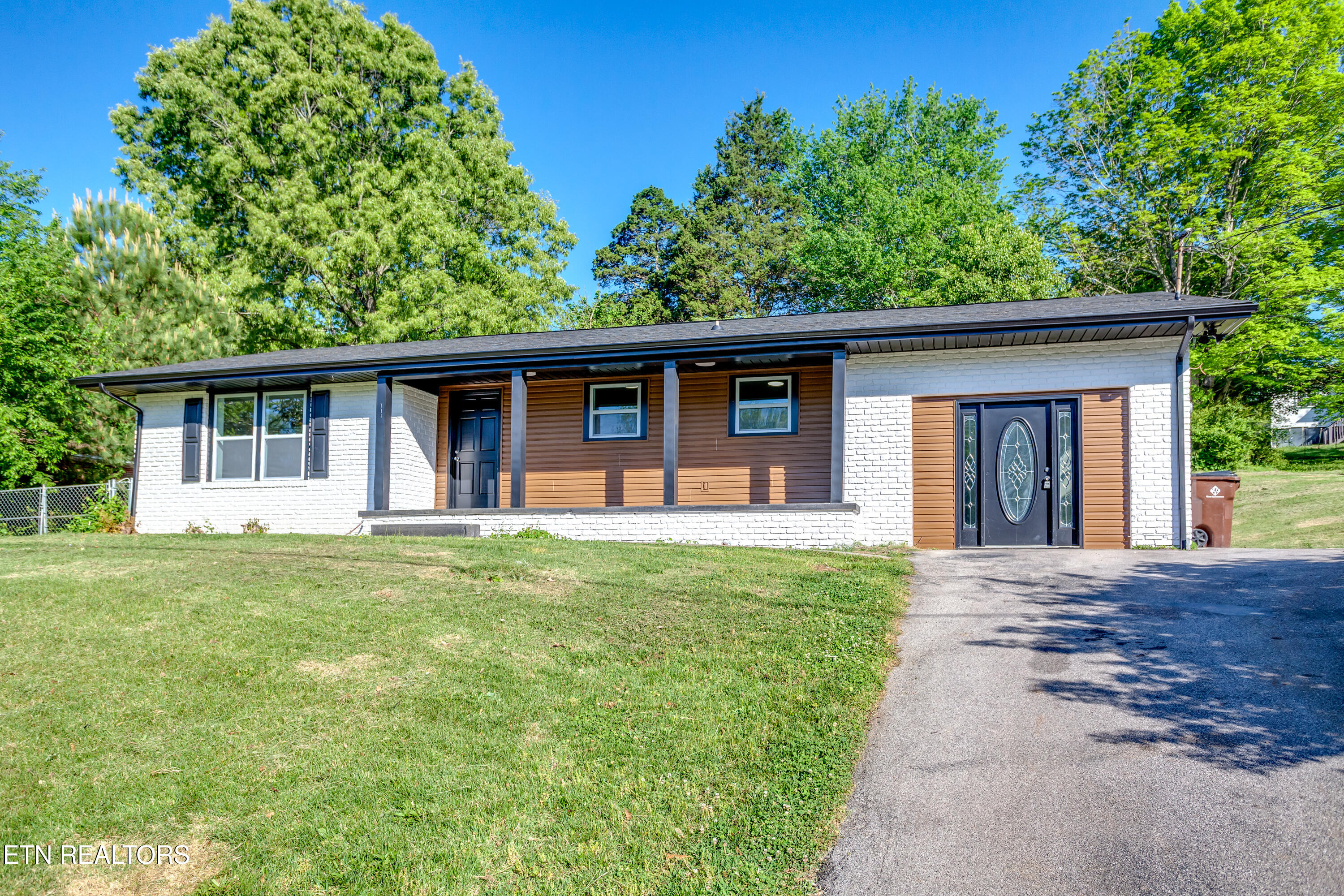 114 West Maiden Lane Oak Ridge, TN 37830 - Photo 4 of 38 003260421-1-114WMaidenLnOakridgeTn-SMALL