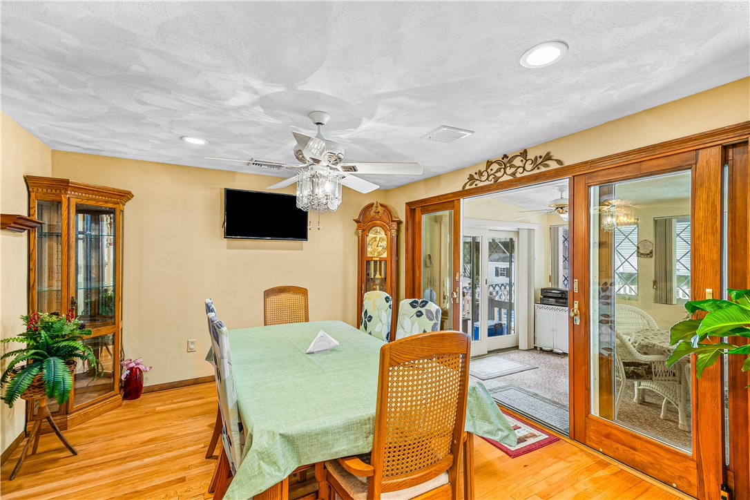 21 Hampton Avenue Warwick, RI 02889 - Photo 14 of 42