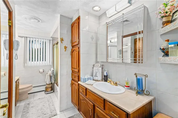 $649,900 | 21 Hampton Avenue, Warwick, RI 02889