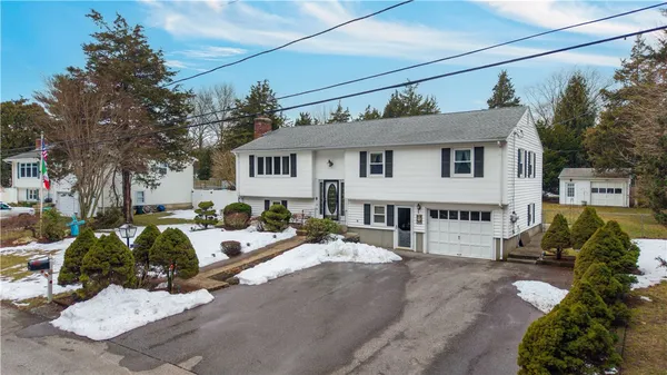 $649,900 | 21 Hampton Avenue, Warwick, RI 02889
