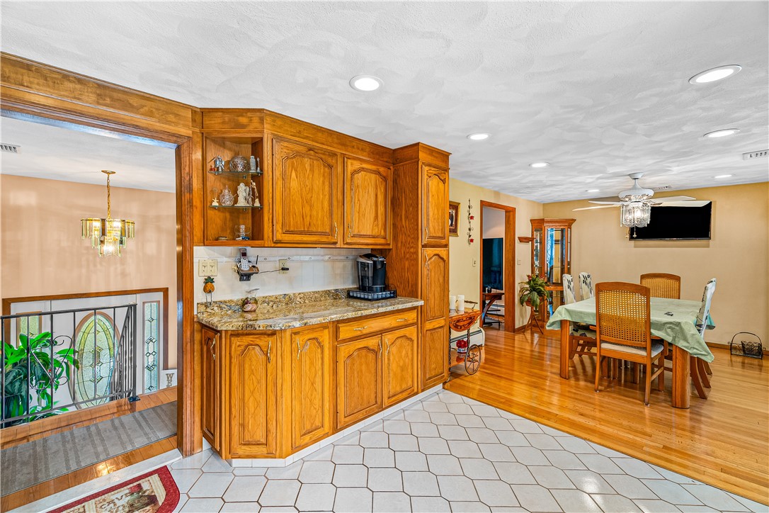 21 Hampton Avenue Warwick, RI 02889 - Photo 7 of 42