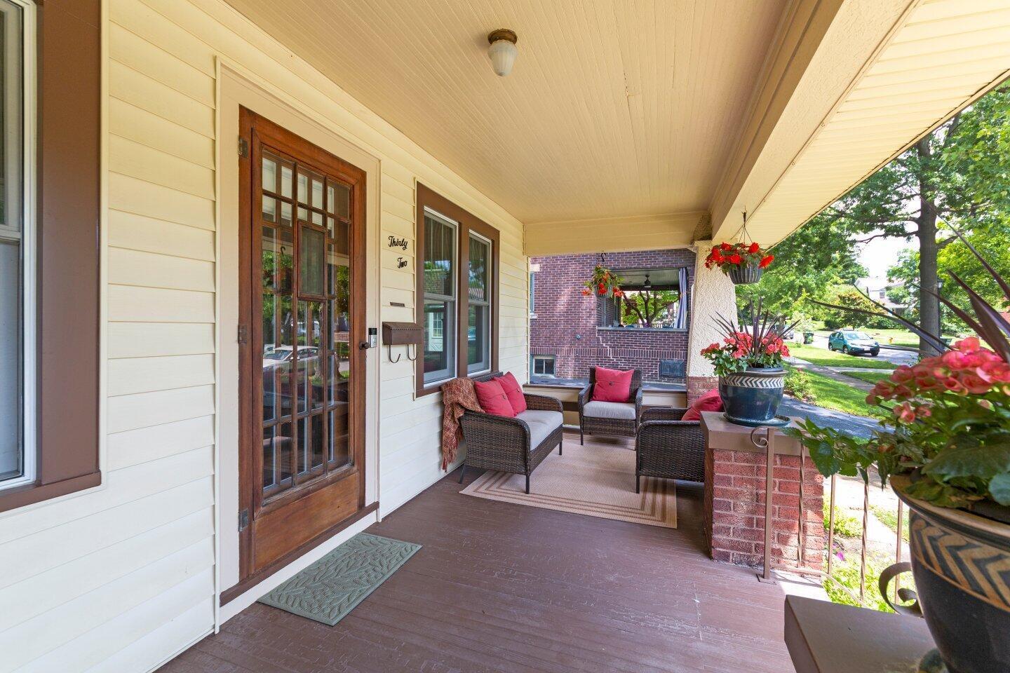 32 Fallis Road Columbus, OH 43214 - Photo 4 of 42 Front porch