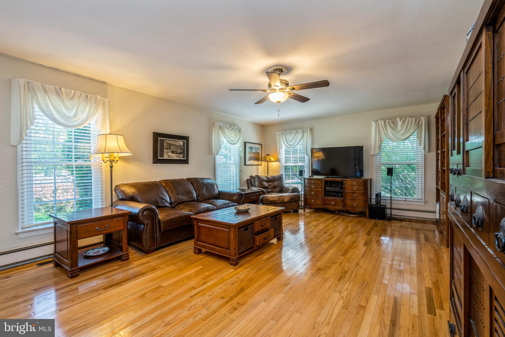 4 Sommers Road Ewing, NJ 08638 - Photo 7 of 30 Living Room