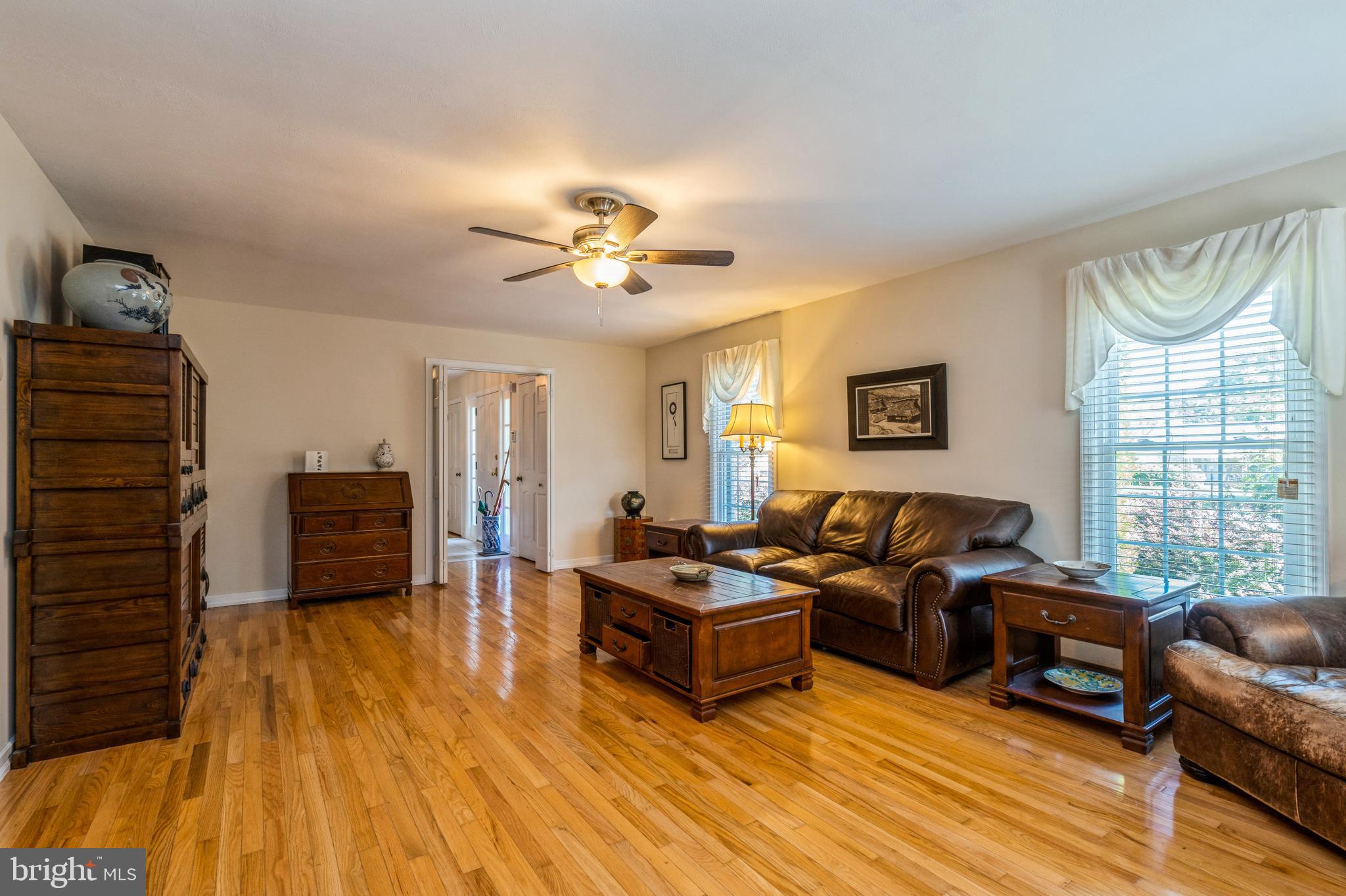 4 Sommers Road Ewing, NJ 08638 - Photo 8 of 30 Living Room