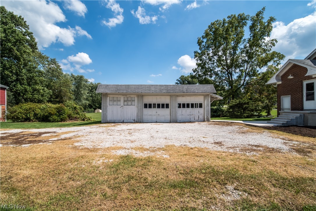 3023 Woodland Road Akron, OH 44312 - Photo 27 of 30 Garage with a yard