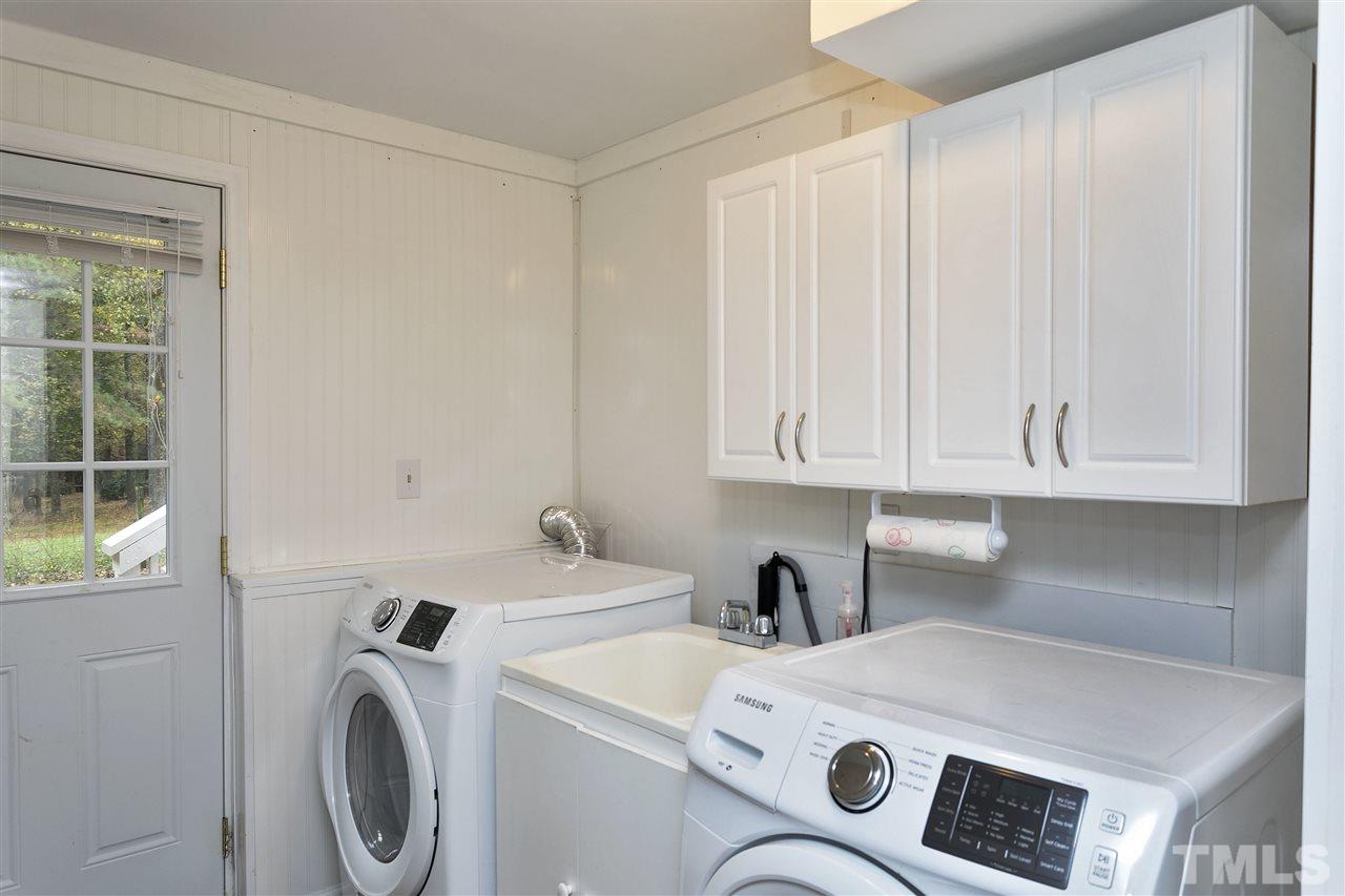 408 Electra Drive Cary, NC 27513 - Photo 21 of 25 a utility room with dryer and washer