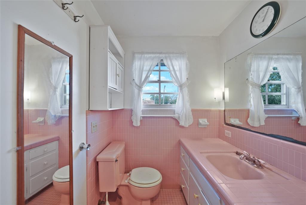 612 West Whidden Street Arcadia, FL 34266 - Photo 29 of 58 a bathroom with a granite countertop sink toilet and shower