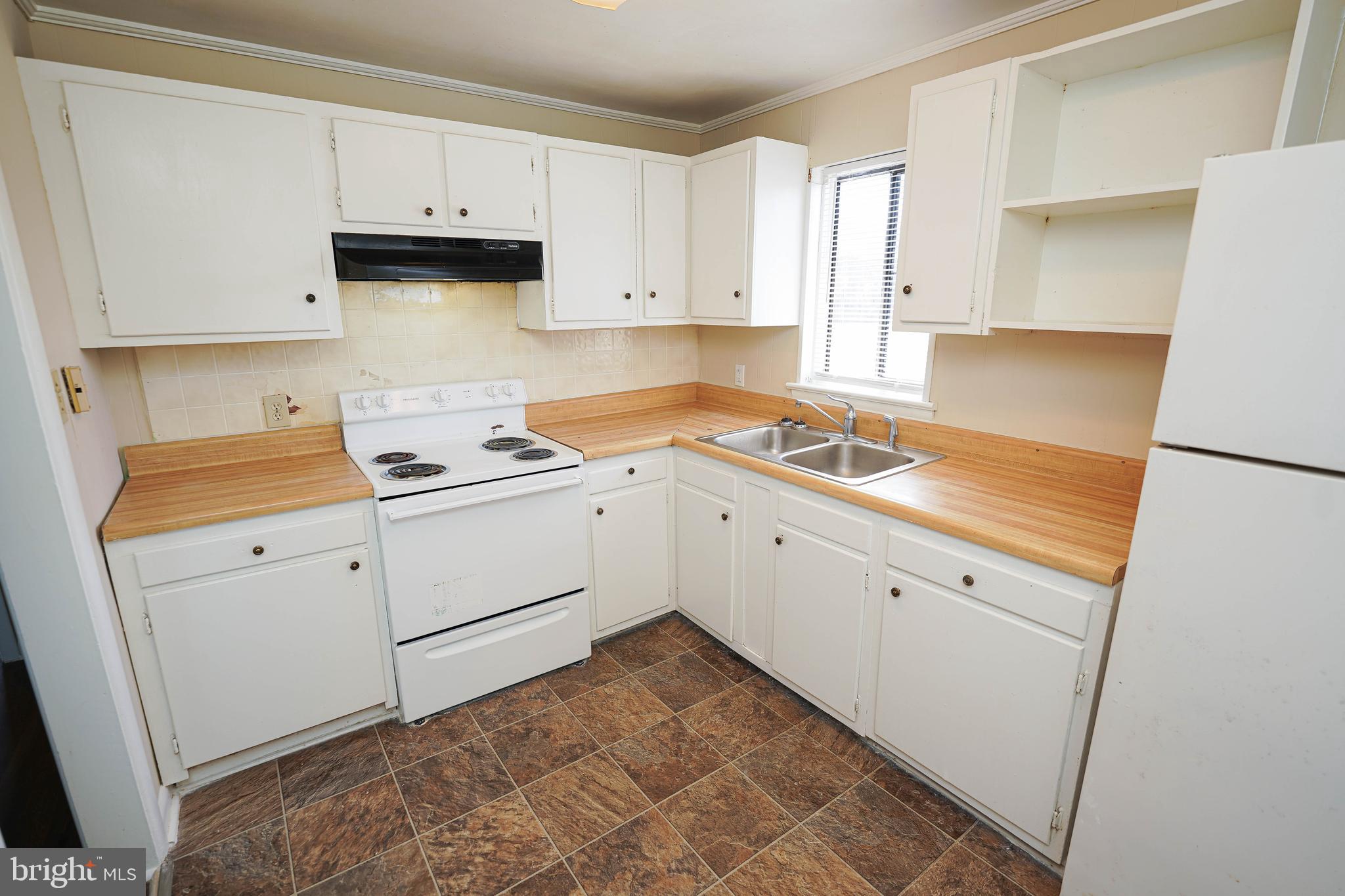 516 Bay Street, Unit D4 Berlin, MD 21811 - Photo 11 of 27 a kitchen with white cabinets and white appliances