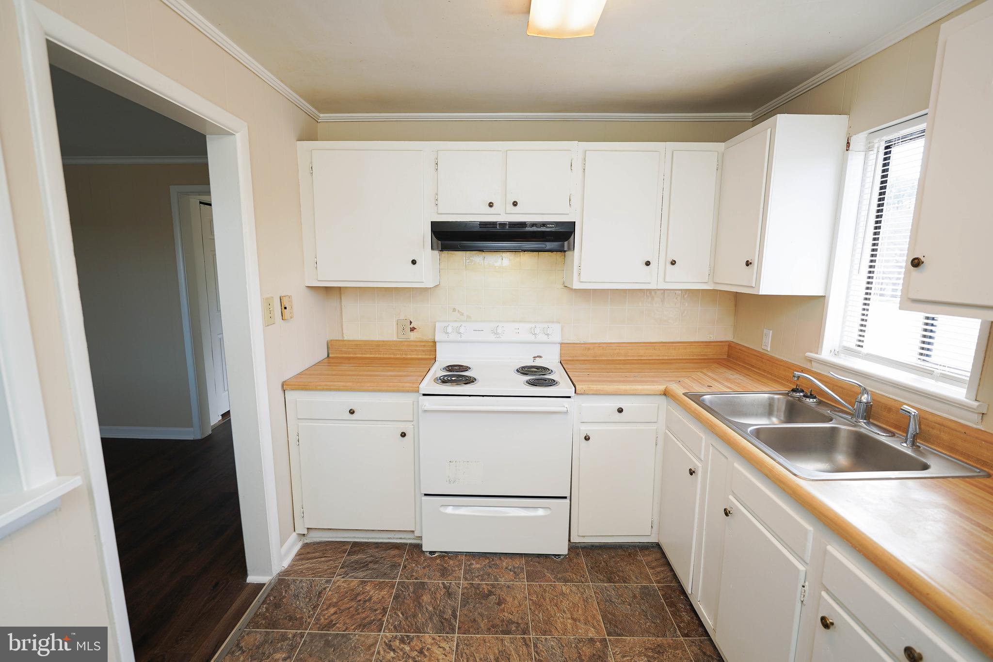 516 Bay Street, Unit D4 Berlin, MD 21811 - Photo 12 of 27 a kitchen with a sink stove and cabinets
