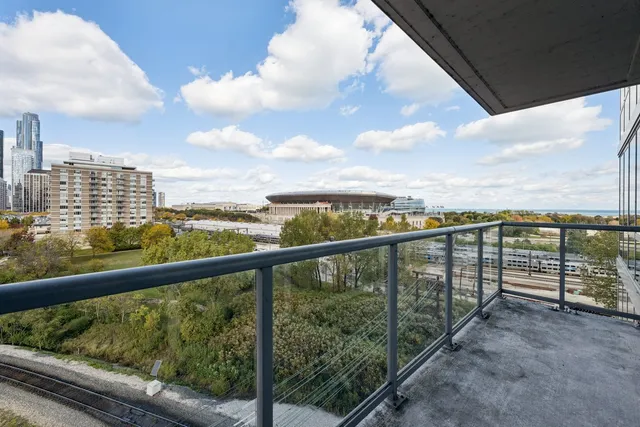 $729,000 | 1629 South Prairie Avenue, Unit 801, Chicago, IL 60616