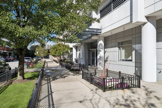 $729,000 | 1629 South Prairie Avenue, Unit 801, Chicago, IL 60616