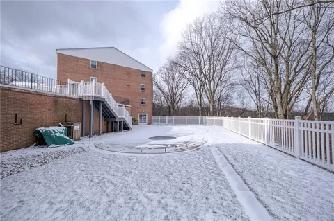 a view of back yard of the house
