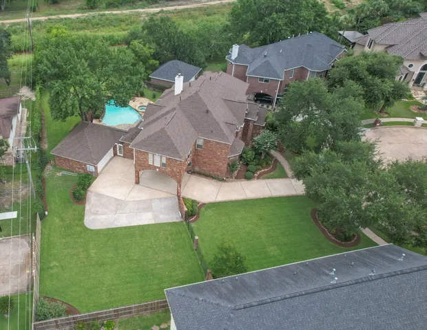 $925,000 | 8 Epernay Place, Jersey Village, TX 77040
