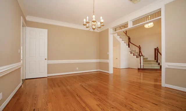 $925,000 | 8 Epernay Place, Jersey Village, TX 77040