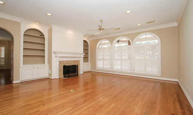 $925,000 | 8 Epernay Place, Jersey Village, TX 77040