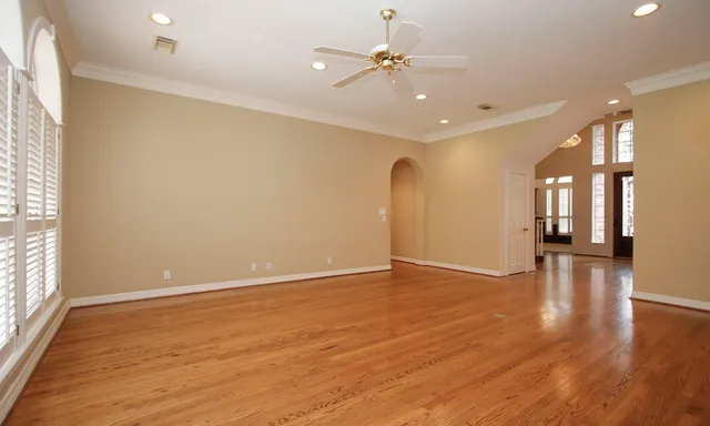 $925,000 | 8 Epernay Place, Jersey Village, TX 77040