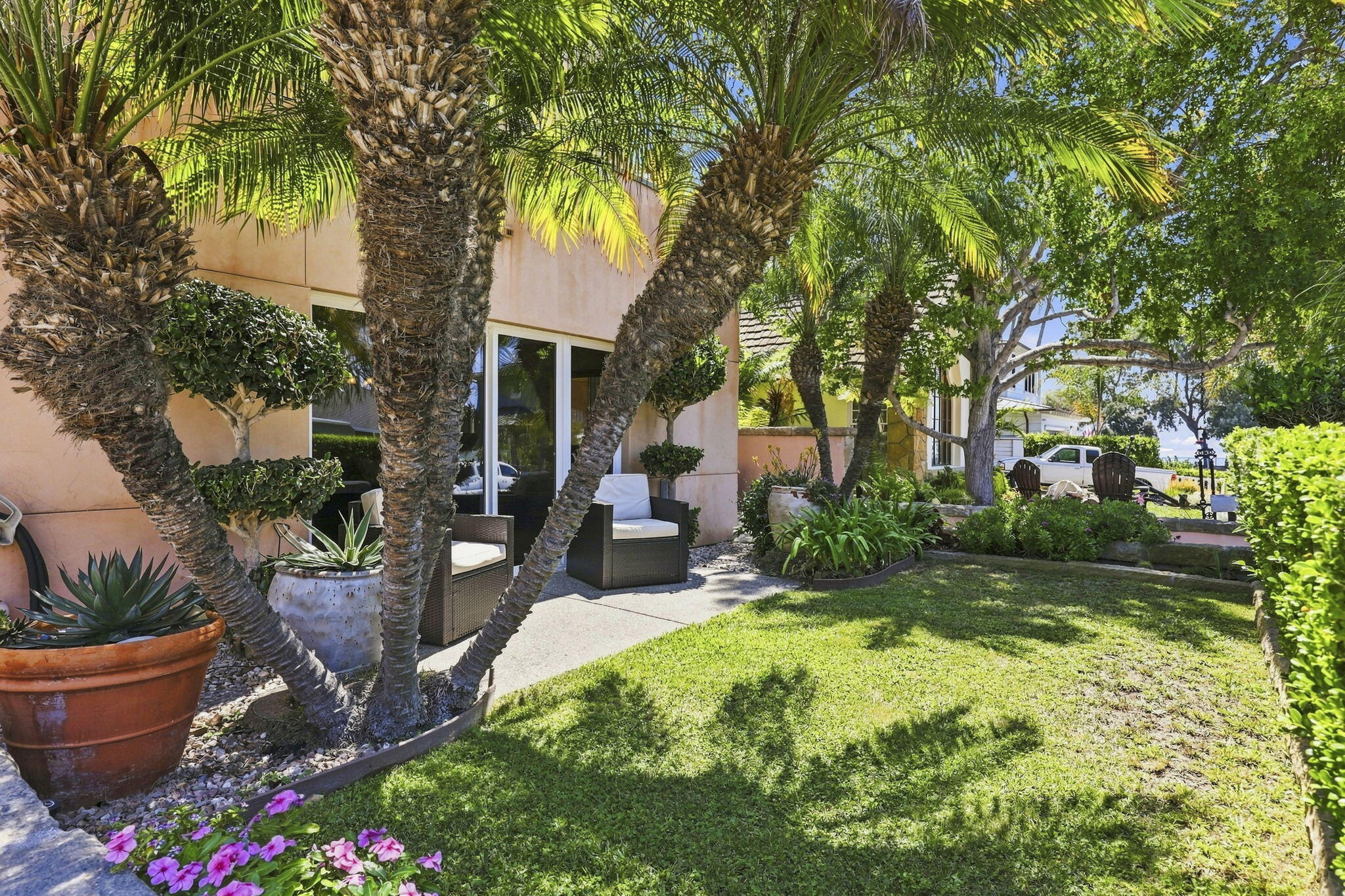 110 Santa Rosa Place Santa Barbara, CA 93109 - Photo 5 of 31 Front Patio