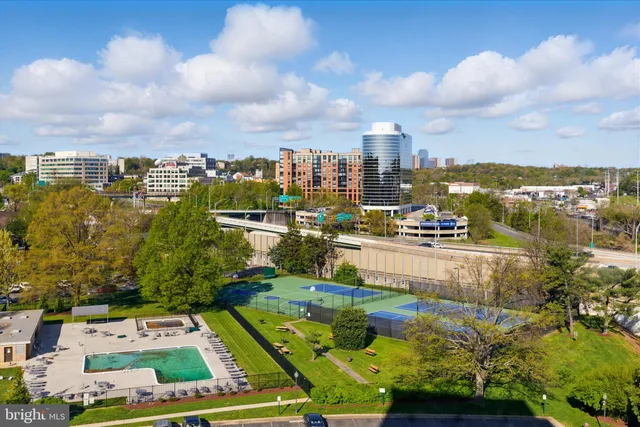 $358,900 | 1225 Martha Custis Drive, Unit 919, Alexandria, VA 22302