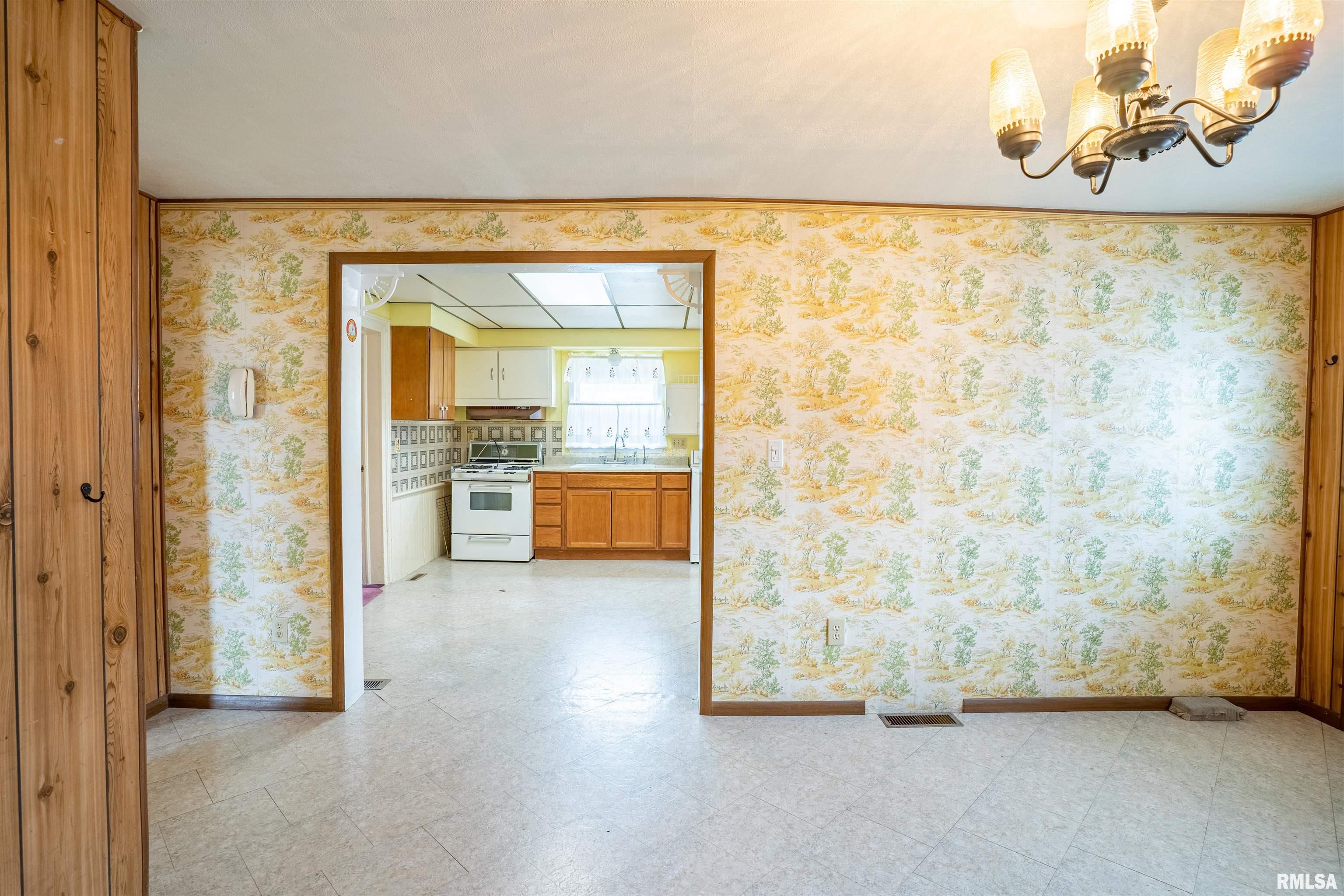 819 State Street Pekin, IL 61554 - Photo 11 of 32