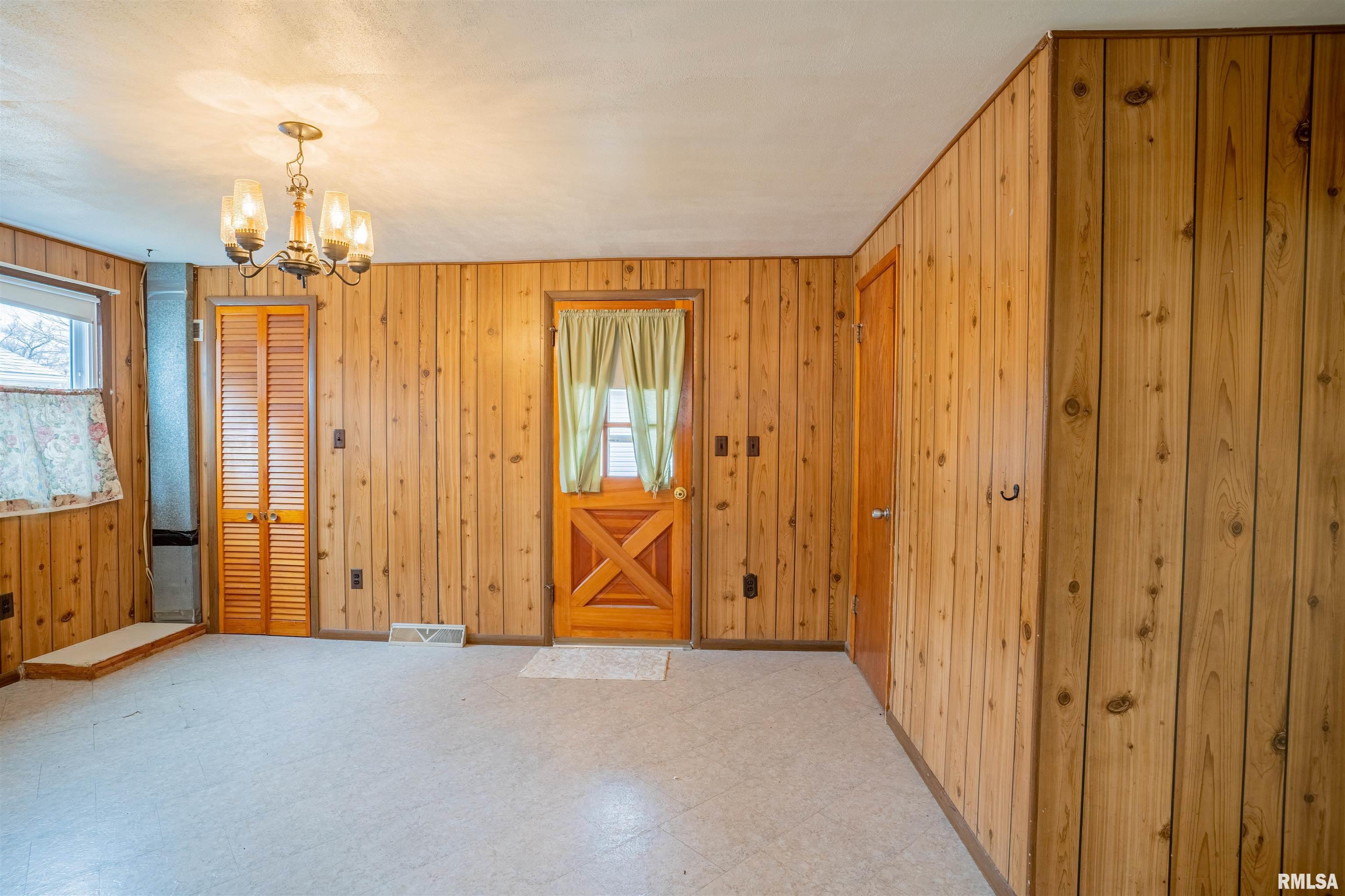 819 State Street Pekin, IL 61554 - Photo 12 of 32