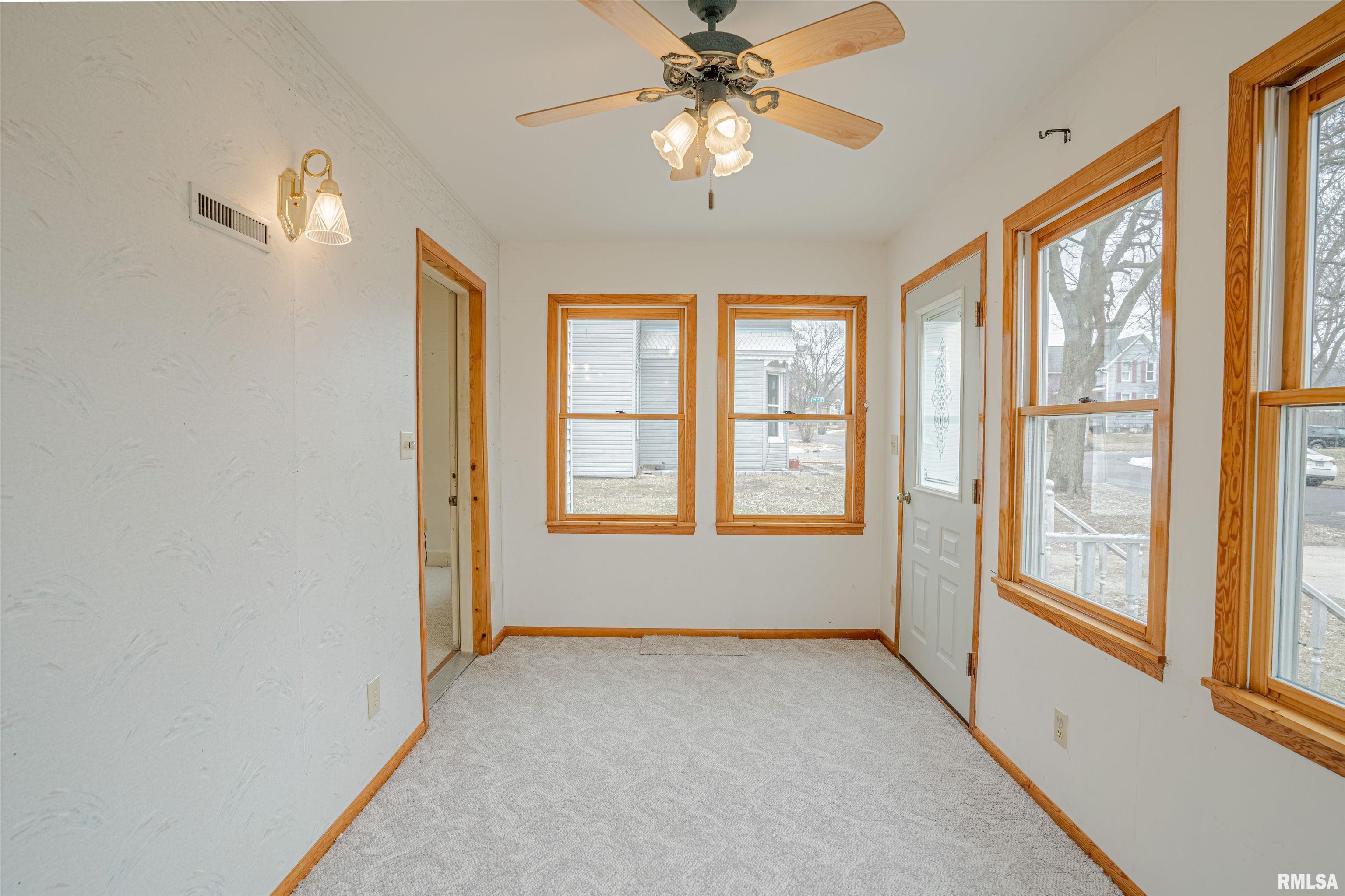 819 State Street Pekin, IL 61554 - Photo 3 of 32