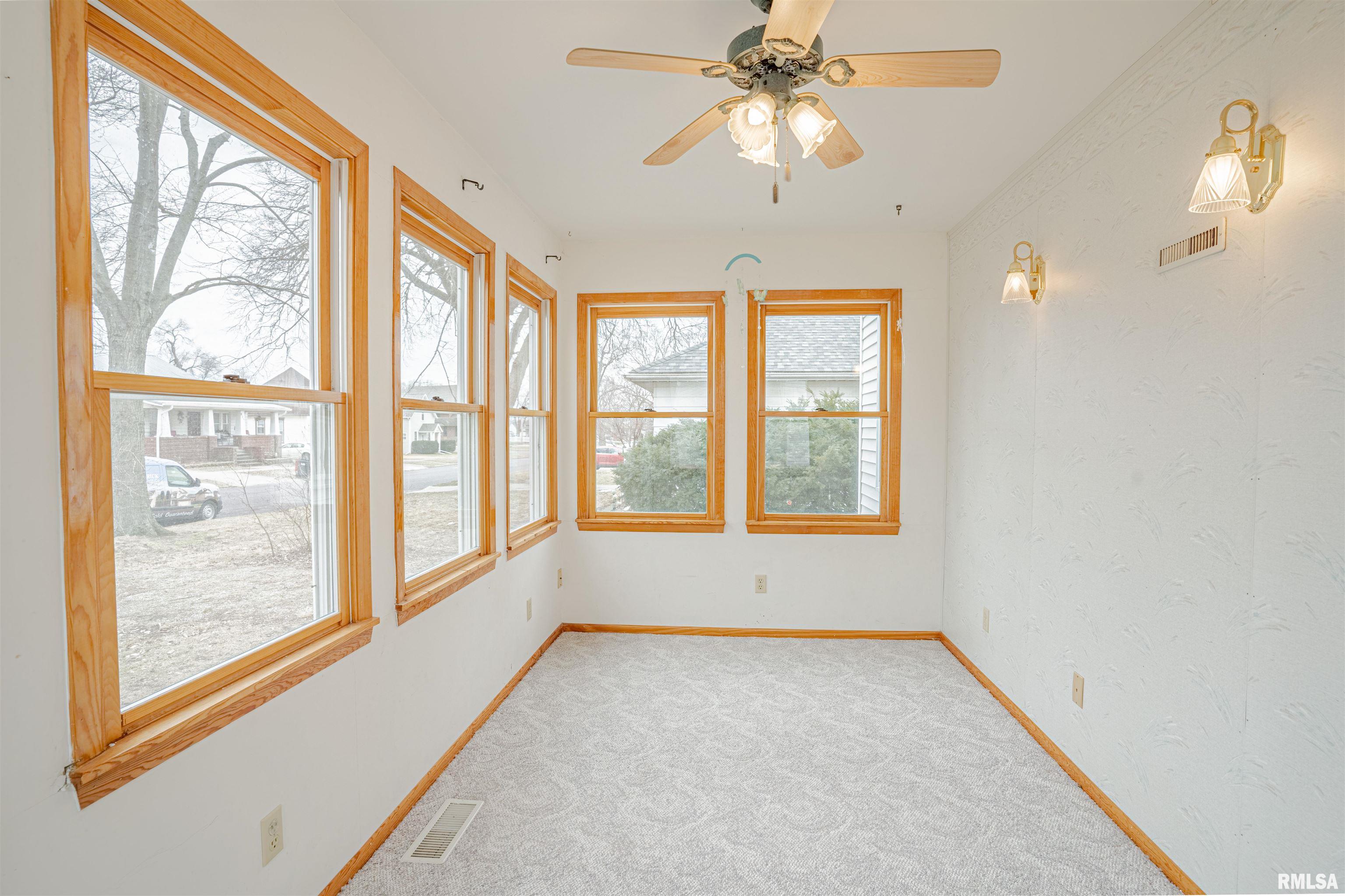 819 State Street Pekin, IL 61554 - Photo 4 of 32