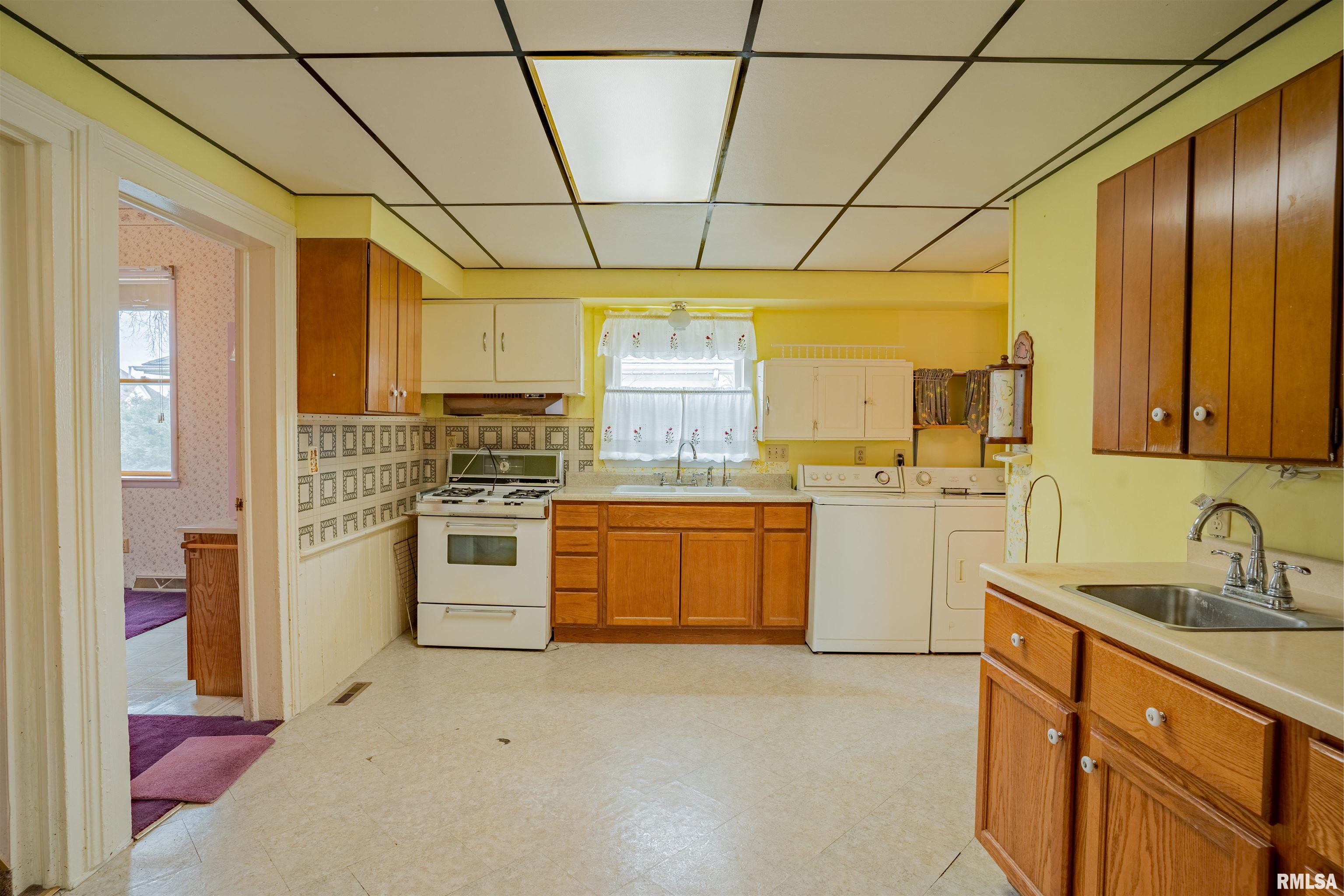 819 State Street Pekin, IL 61554 - Photo 9 of 32