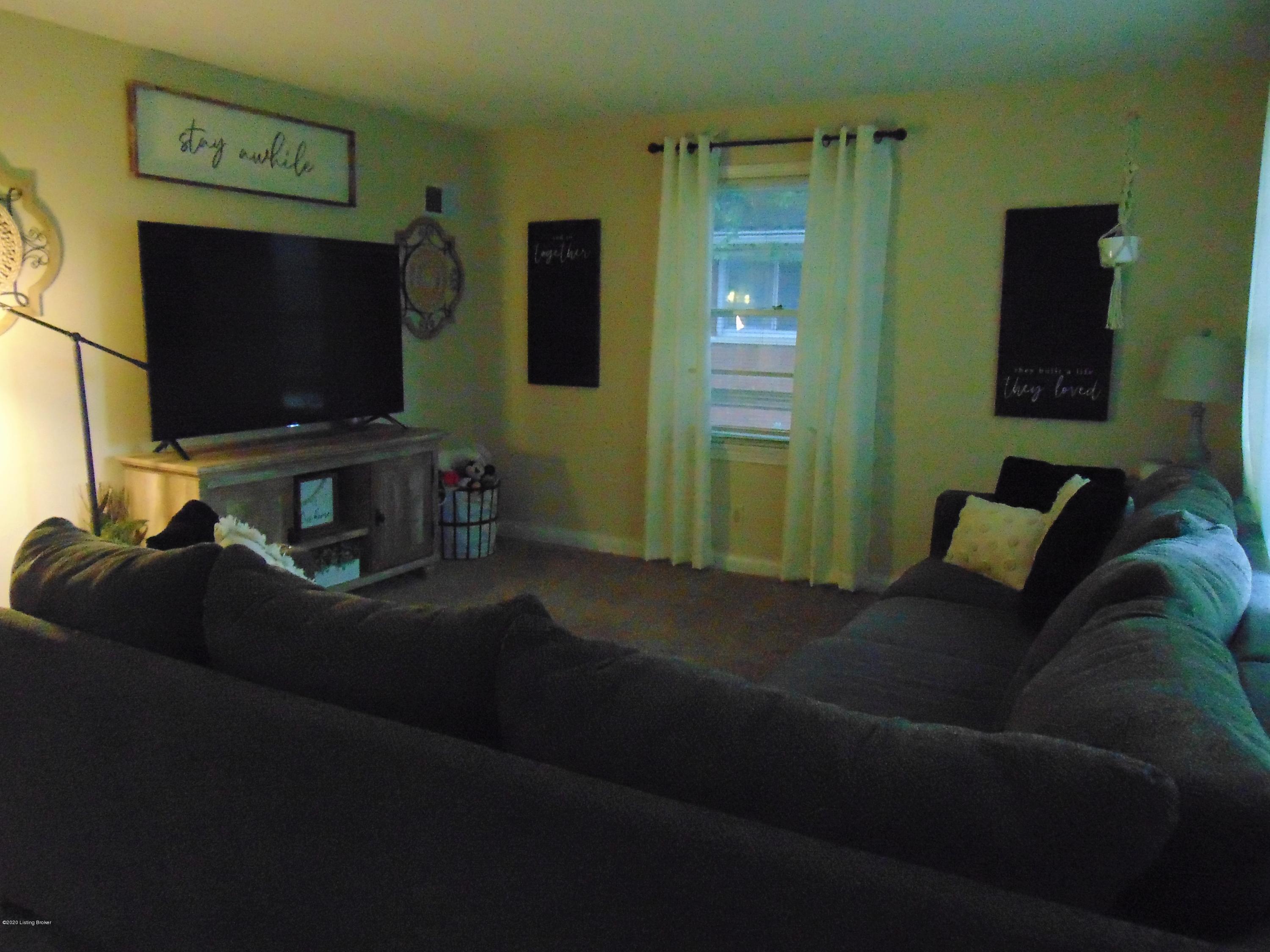 11411 Deering Road Louisville, KY 40272 - Photo 5 of 24 DSC02584 (3)