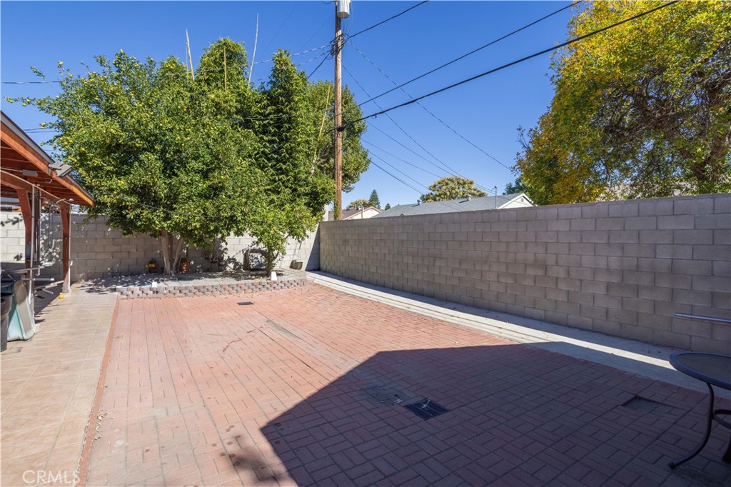 7414 Quartz Avenue Winnetka, CA 91306 - Photo 31 of 42 a view of outdoor space and yard