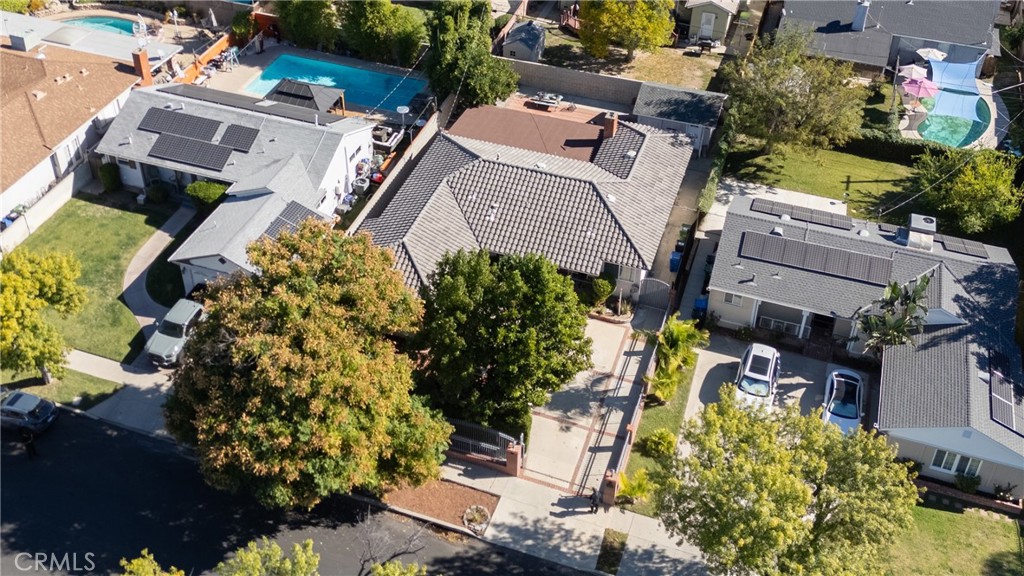 7414 Quartz Avenue Winnetka, CA 91306 - Photo 38 of 42 an aerial view of a house with a yard and garden