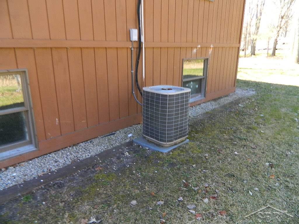 5206 Clark Road Midland, MI 48640 - Photo 3 of 15