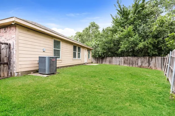 $2,020 | 1409 Marena Moore Way, Dallas, TX 75232