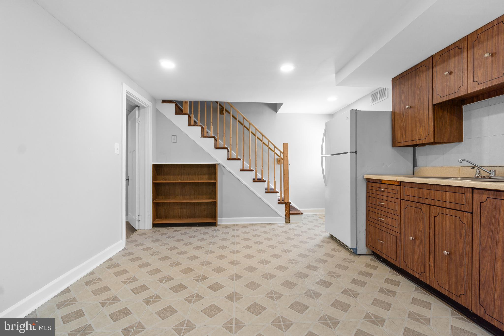 3572 Juneway, Unit 1 Baltimore, MD 21213 - Photo 9 of 23 a view of a kitchen with cabinets and entryway